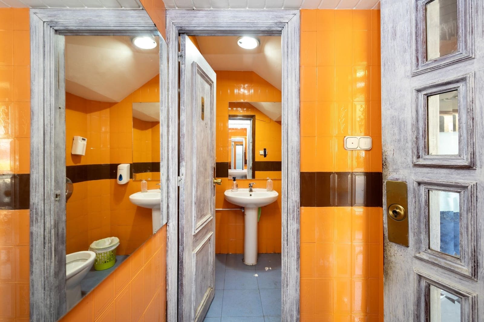 Kommersiell til salgs i Granada by - € 330 000 (Ref: 9987050)