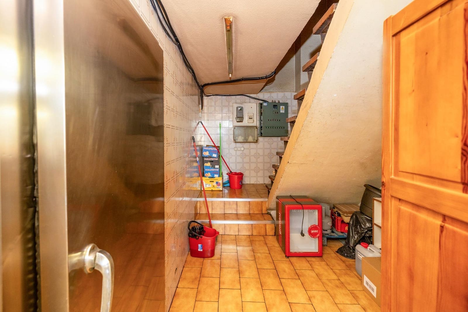 Kommersiell til salgs i Granada by - € 330 000 (Ref: 9987050)
