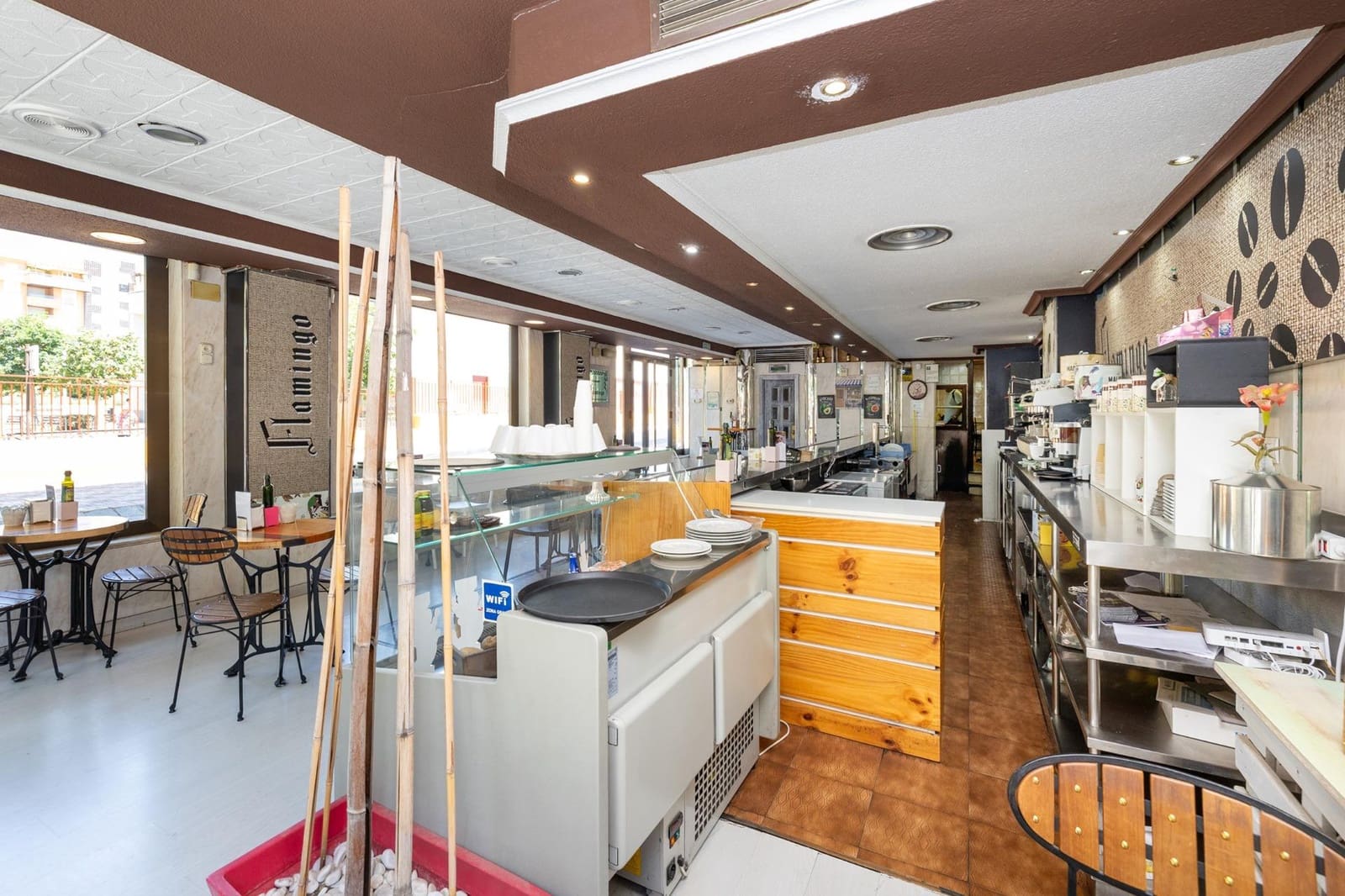Kommersiell til salgs i Granada by - € 330 000 (Ref: 9987050)