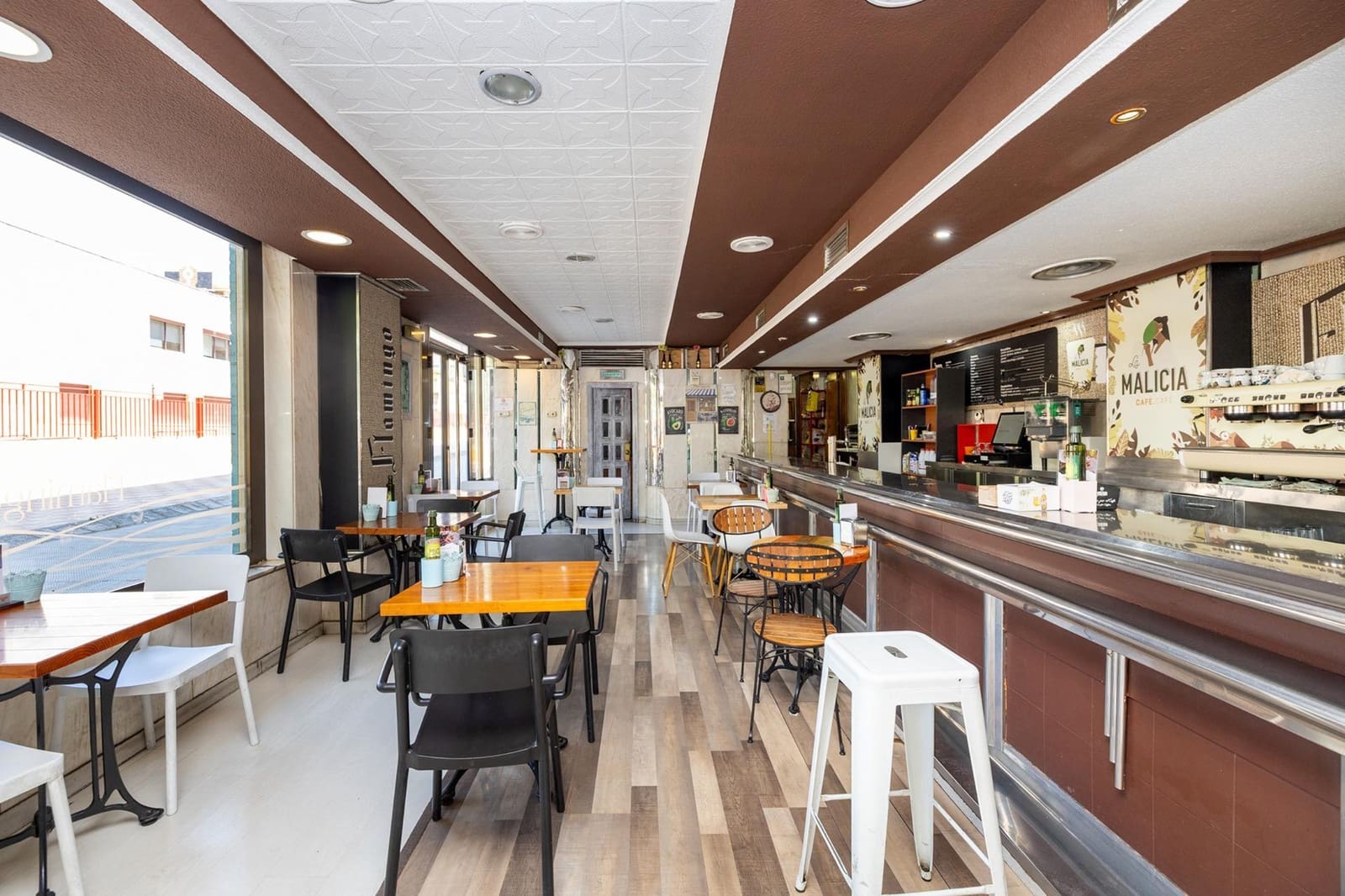 Kommersiell til salgs i Granada by - € 330 000 (Ref: 9987050)
