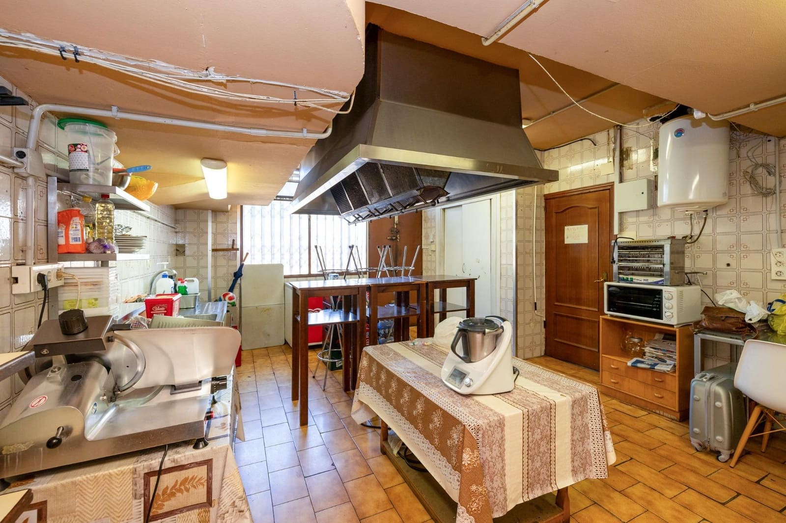 Kommersiell til salgs i Granada by - € 330 000 (Ref: 9987050)