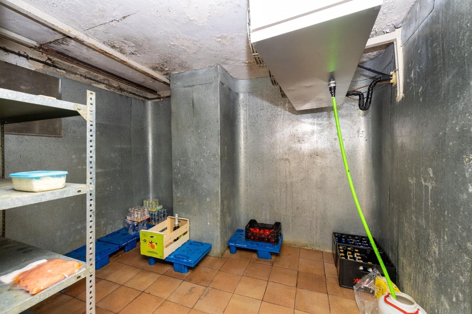 Kommersiell til salgs i Granada by - € 330 000 (Ref: 9987050)
