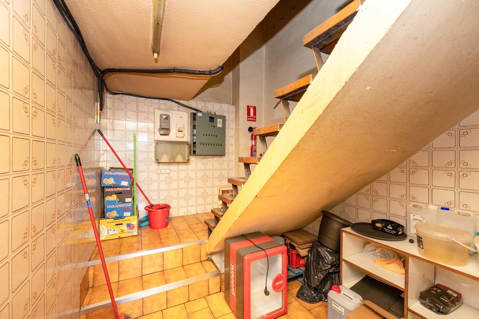 Kommersiell til salgs i Granada by - € 330 000 (Ref: 9987050)
