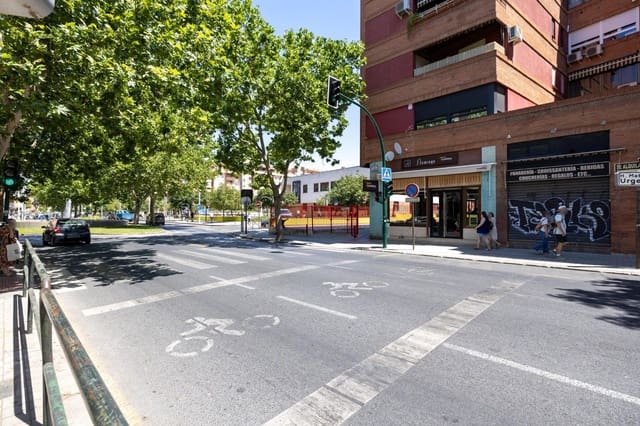 Kommersiell til salgs i Granada by - € 330 000 (Ref: 9987050)