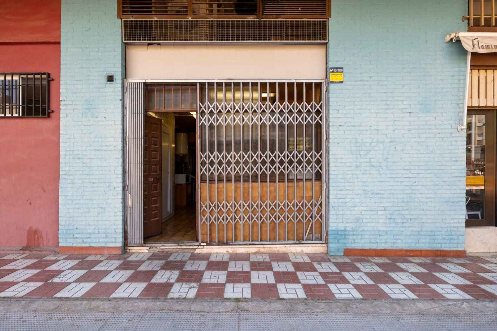 Kommersiell til salgs i Granada by - € 330 000 (Ref: 9987050)