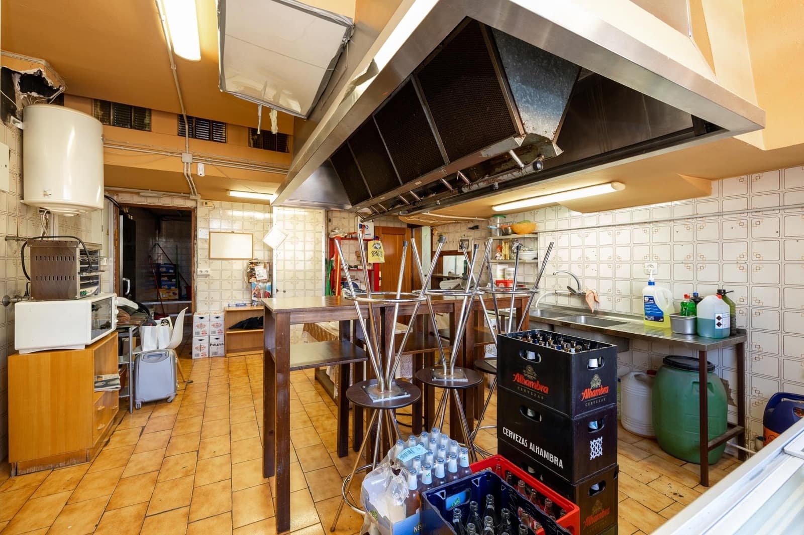 Kommersiell til salgs i Granada by - € 330 000 (Ref: 9987050)