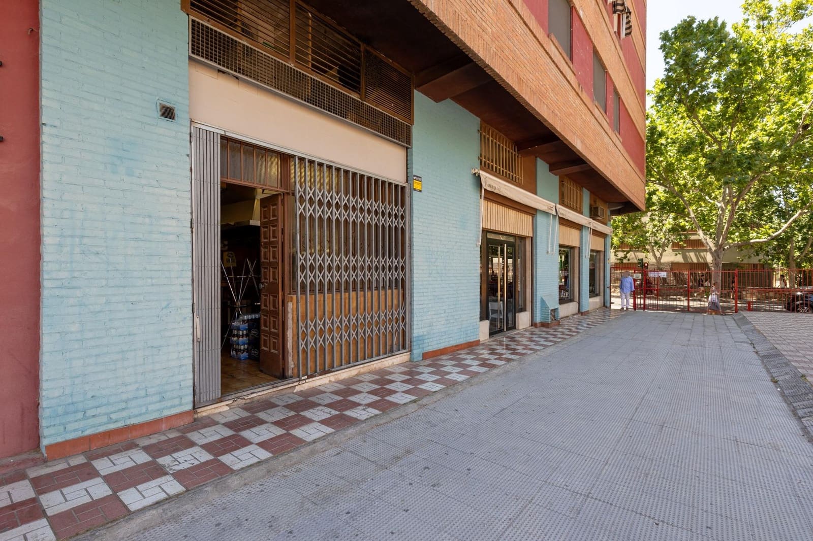 Kommersiell til salgs i Granada by - € 330 000 (Ref: 9987050)