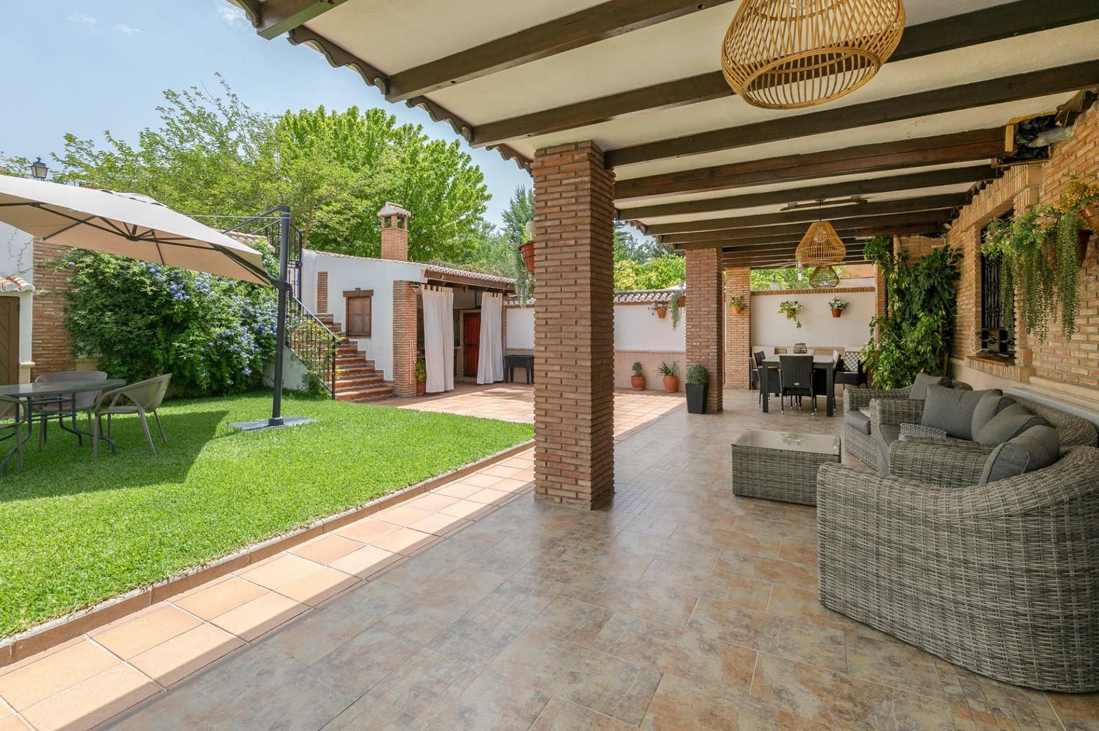 Pareado de 4 habitaciones en Ogíjares en venta con piscina garaje - 580.000 € (Ref: 9990888)