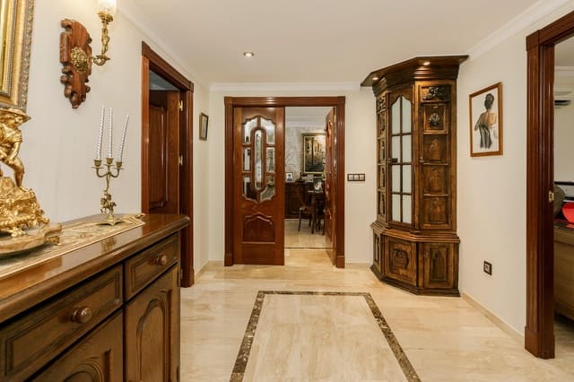 Pareado de 4 habitaciones en Ogíjares en venta con piscina garaje - 580.000 € (Ref: 9990888)