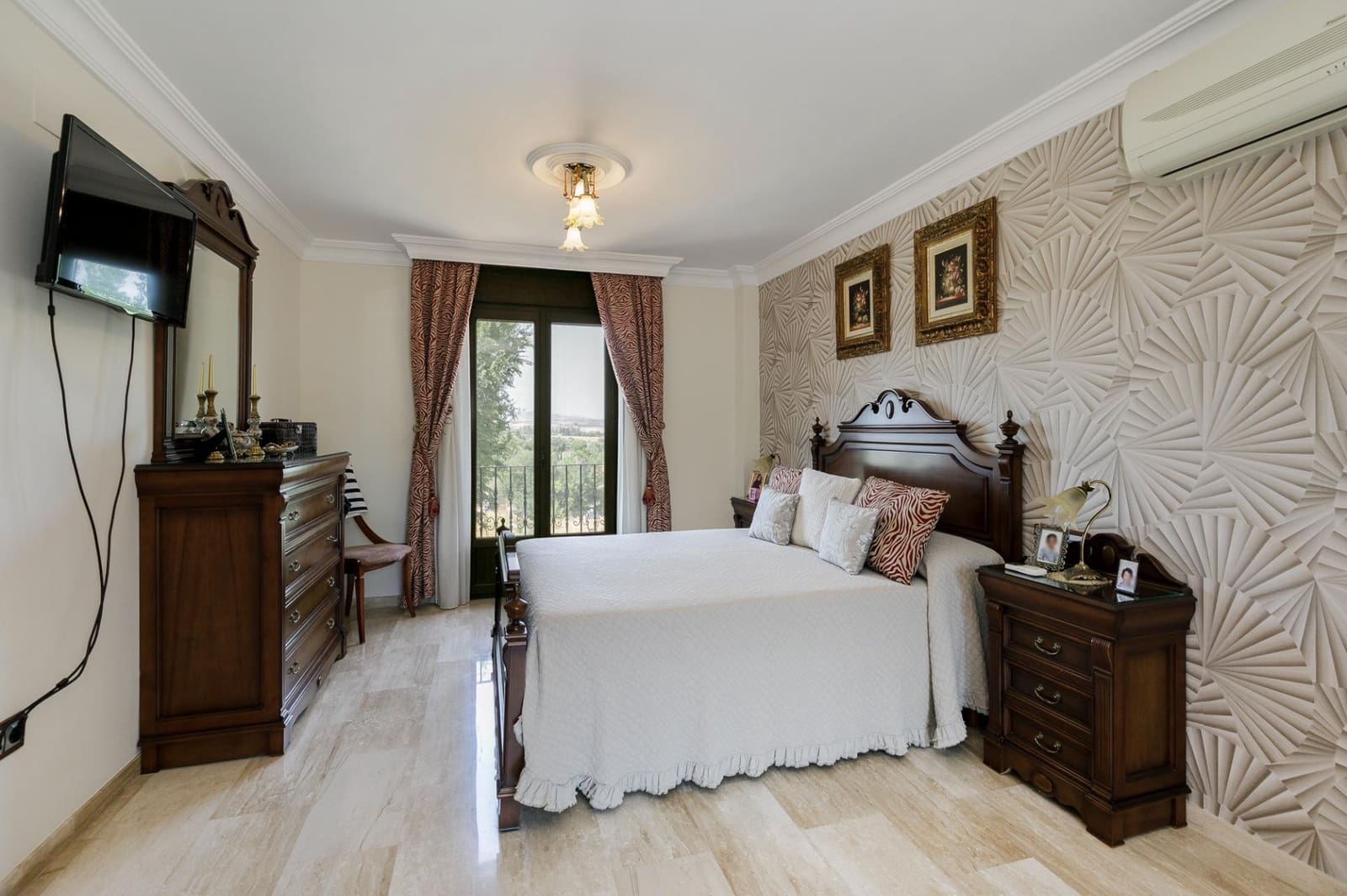 Pareado de 4 habitaciones en Ogíjares en venta con piscina garaje - 580.000 € (Ref: 9990888)