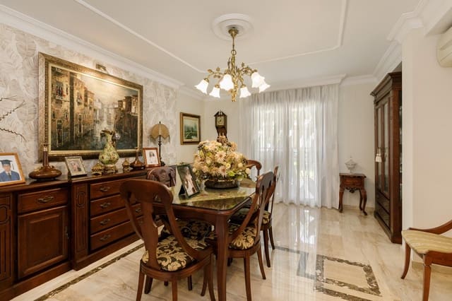 Pareado de 4 habitaciones en Ogíjares en venta con piscina garaje - 580.000 € (Ref: 9990888)