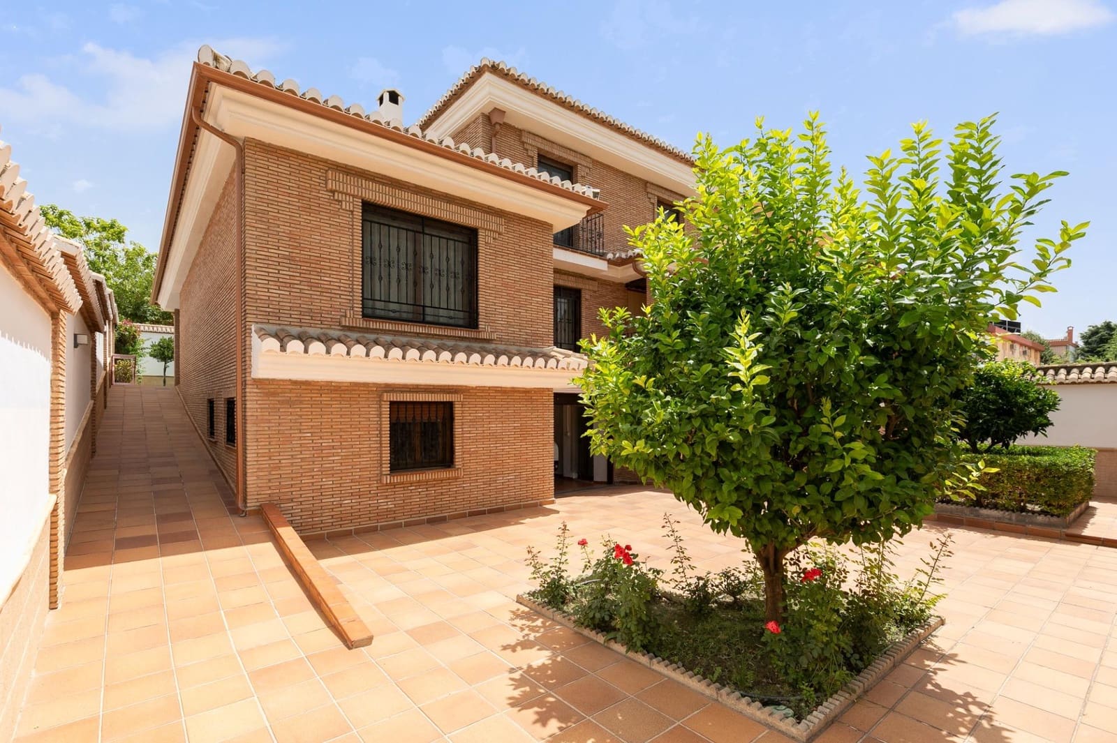 Pareado de 4 habitaciones en Ogíjares en venta con piscina garaje - 580.000 € (Ref: 9990888)