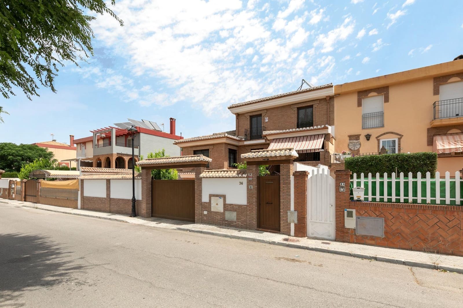 Pareado de 4 habitaciones en Ogíjares en venta con piscina garaje - 580.000 € (Ref: 9990888)