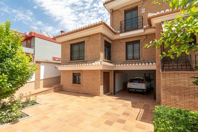 Pareado de 4 habitaciones en Ogíjares en venta con piscina garaje - 580.000 € (Ref: 9990888)