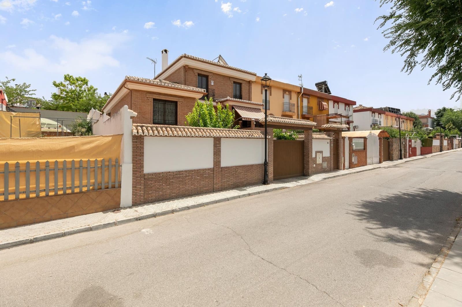 Pareado de 4 habitaciones en Ogíjares en venta con piscina garaje - 580.000 € (Ref: 9990888)