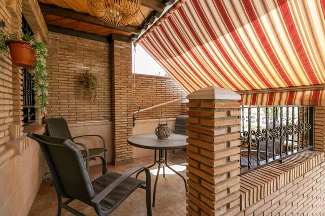 Pareado de 4 habitaciones en Ogíjares en venta con piscina garaje - 580.000 € (Ref: 9990888)
