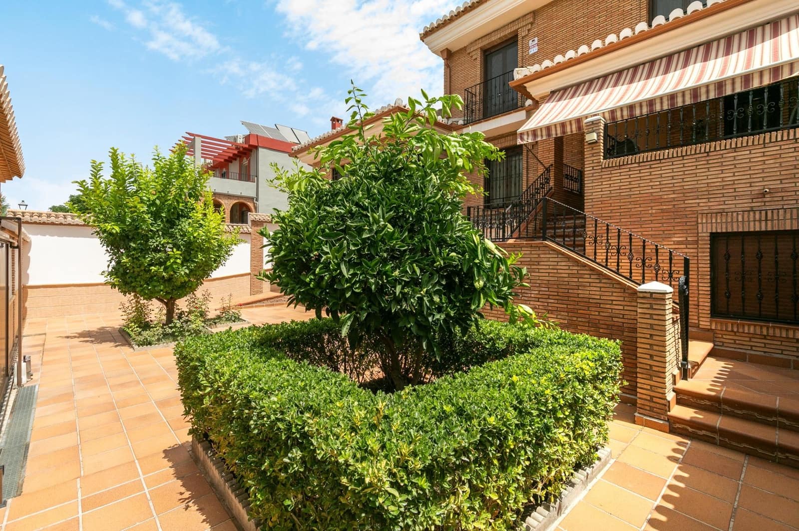 Pareado de 4 habitaciones en Ogíjares en venta con piscina garaje - 580.000 € (Ref: 9990888)