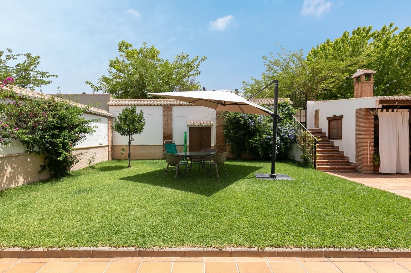 Pareado de 4 habitaciones en Ogíjares en venta con piscina garaje - 580.000 € (Ref: 9990888)