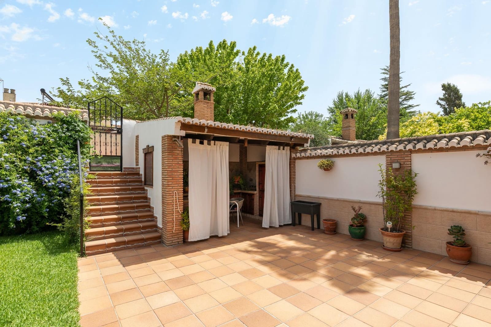 Pareado de 4 habitaciones en Ogíjares en venta con piscina garaje - 580.000 € (Ref: 9990888)