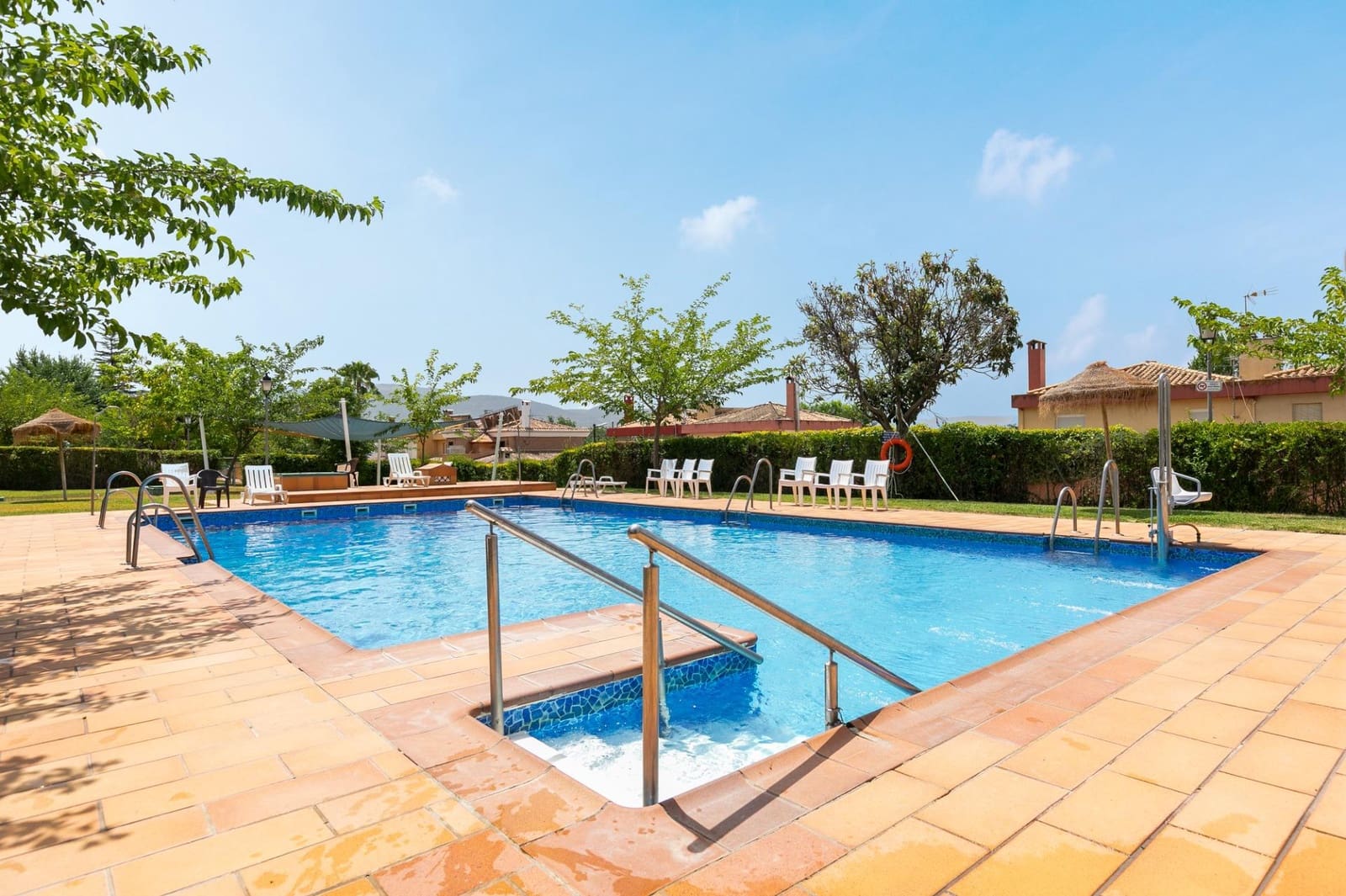 Pareado de 4 habitaciones en Ogíjares en venta con piscina garaje - 580.000 € (Ref: 9990888)