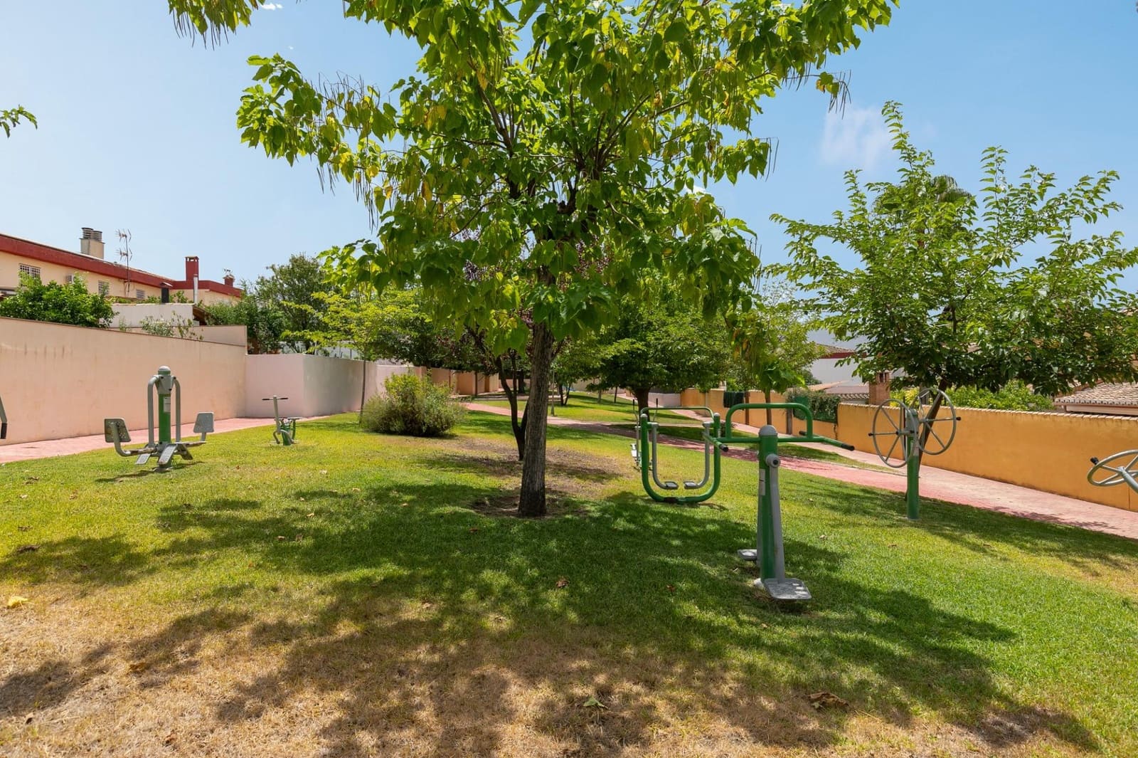 Pareado de 4 habitaciones en Ogíjares en venta con piscina garaje - 580.000 € (Ref: 9990888)