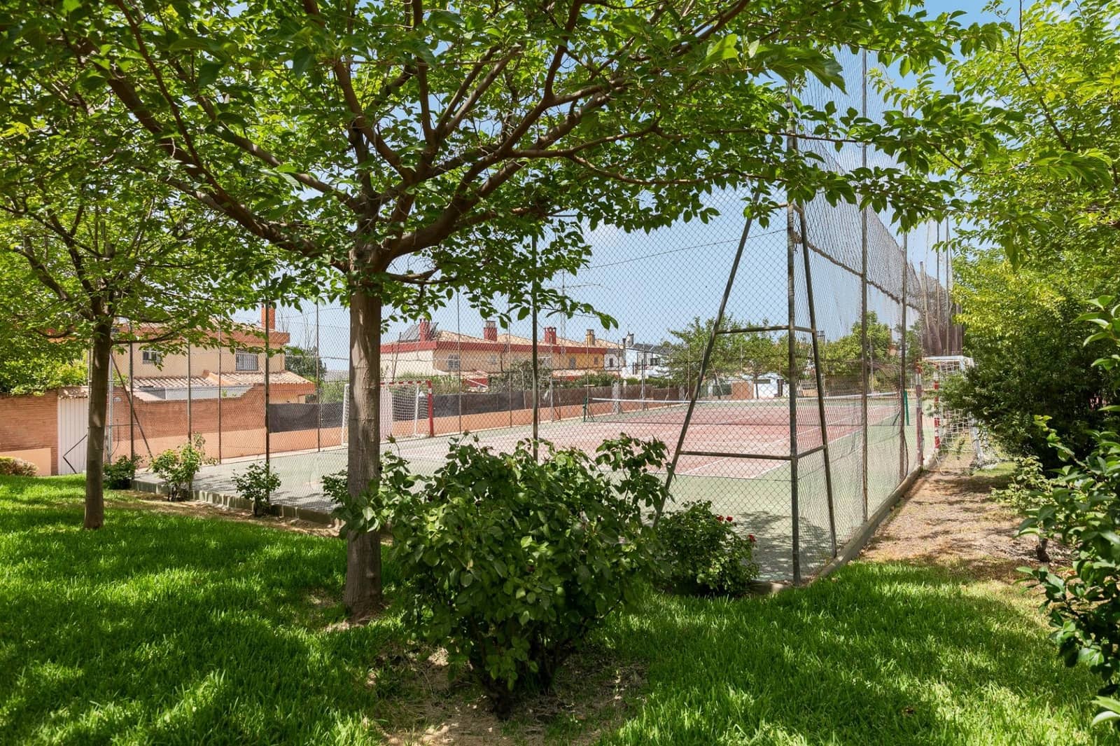 Pareado de 4 habitaciones en Ogíjares en venta con piscina garaje - 580.000 € (Ref: 9990888)