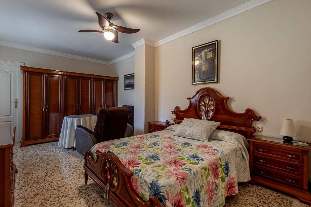 4 soverom Leilighet til salgs i Granada by med garasje - € 360 000 (Ref: 9990889)