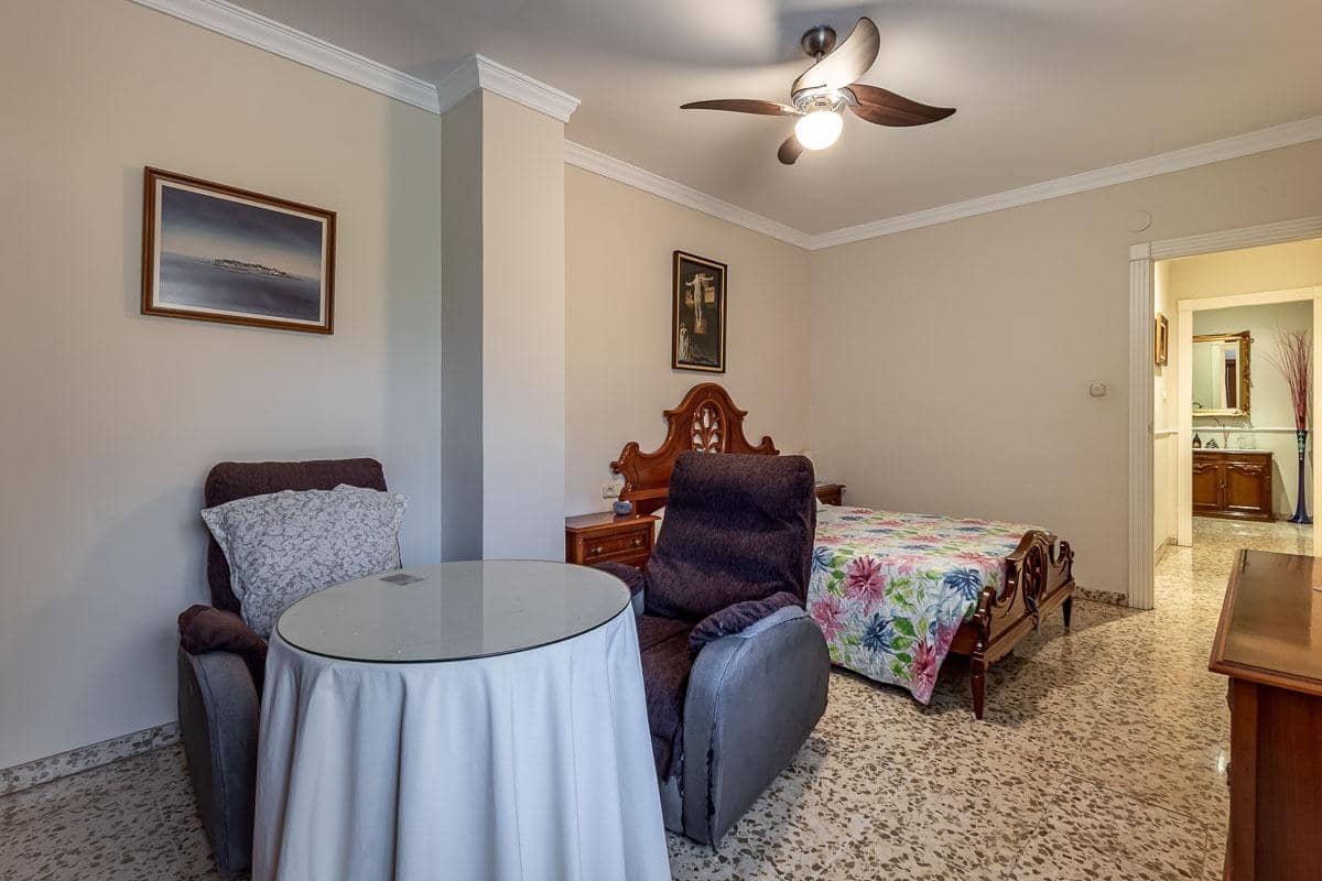 4 soverom Leilighet til salgs i Granada by med garasje - € 360 000 (Ref: 9990889)