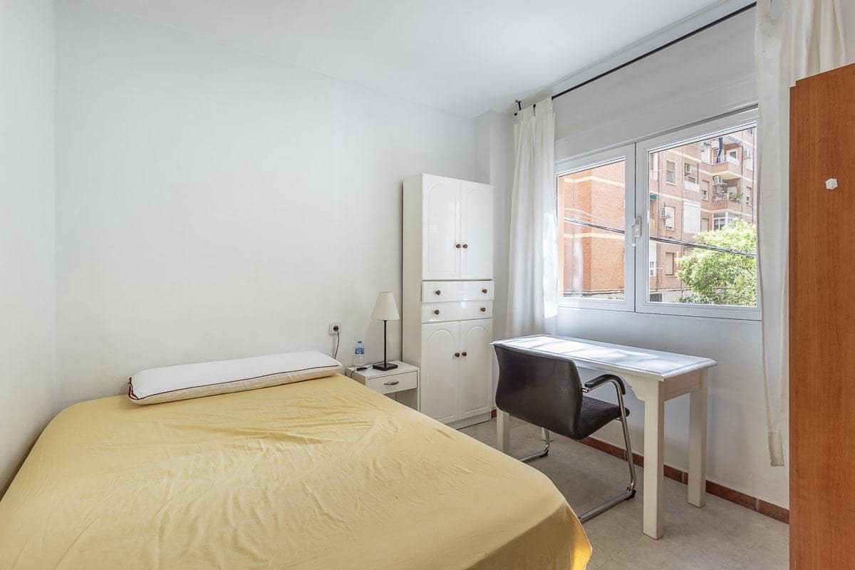 Piso de 4 habitaciones en Granada ciudad en venta - 314.000 € (Ref: 9990891)