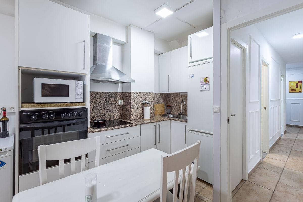 Piso de 4 habitaciones en Granada ciudad en venta - 314.000 € (Ref: 9990891)