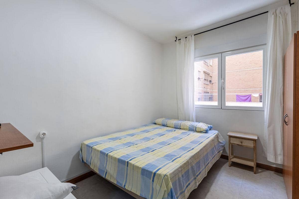 Piso de 4 habitaciones en Granada ciudad en venta - 314.000 € (Ref: 9990891)