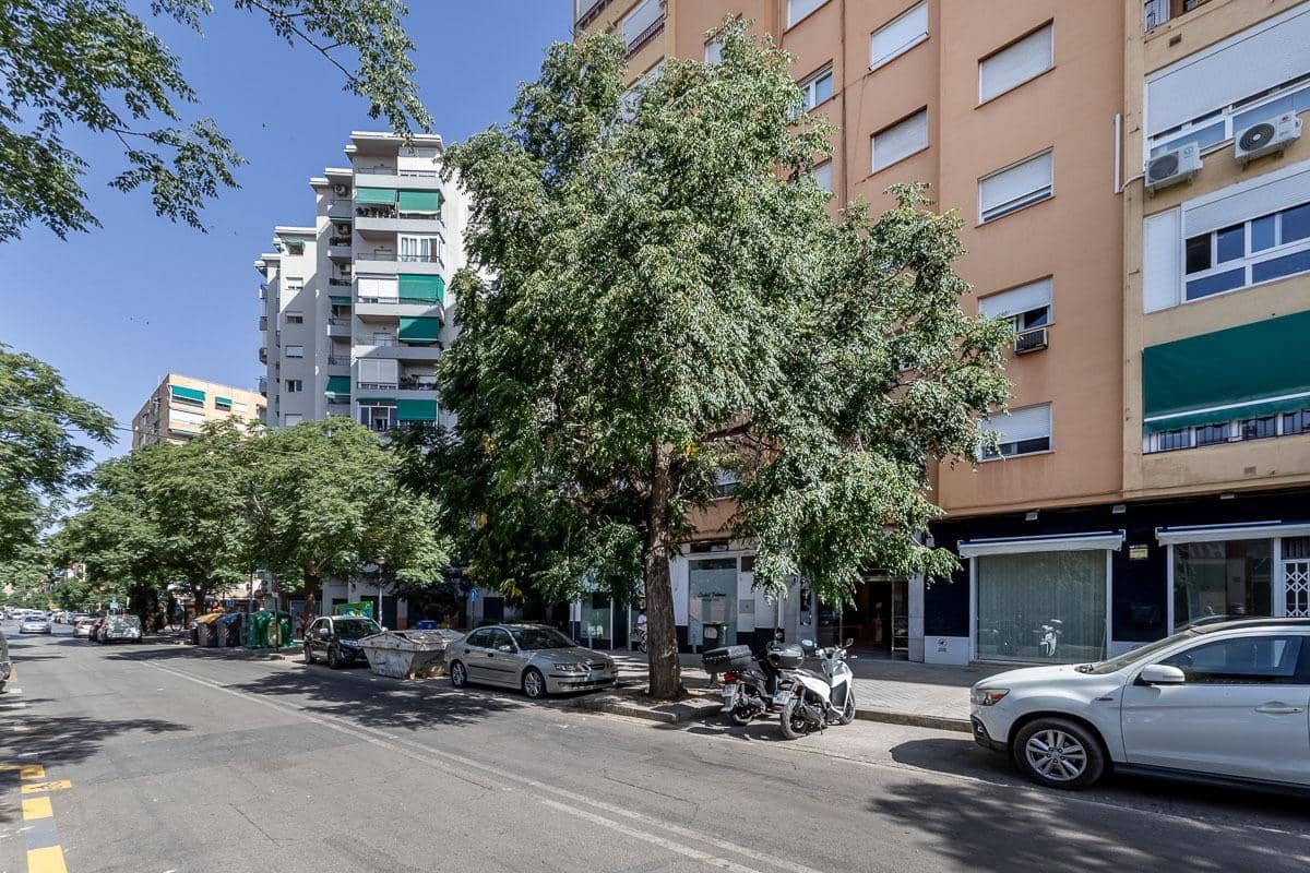 Piso de 4 habitaciones en Granada ciudad en venta - 314.000 € (Ref: 9990891)