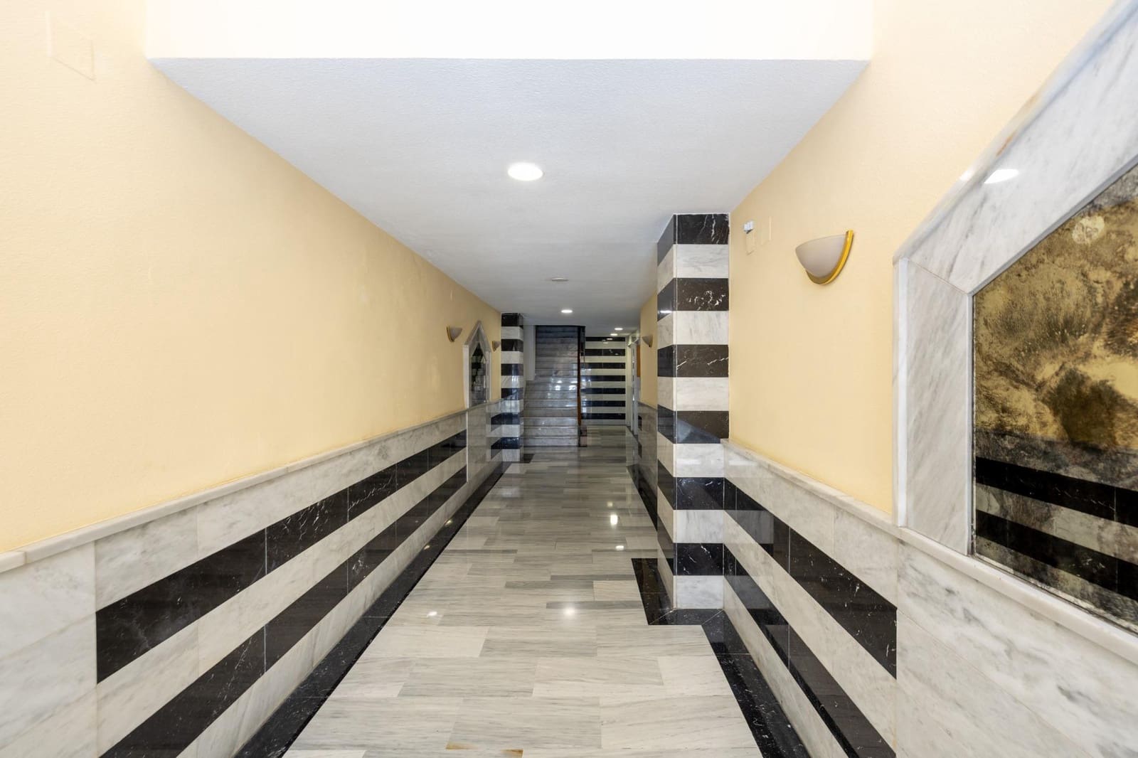2 slaapkamer Flat te koop in Granada stad met garage - € 285.000 (Ref: 9997248)