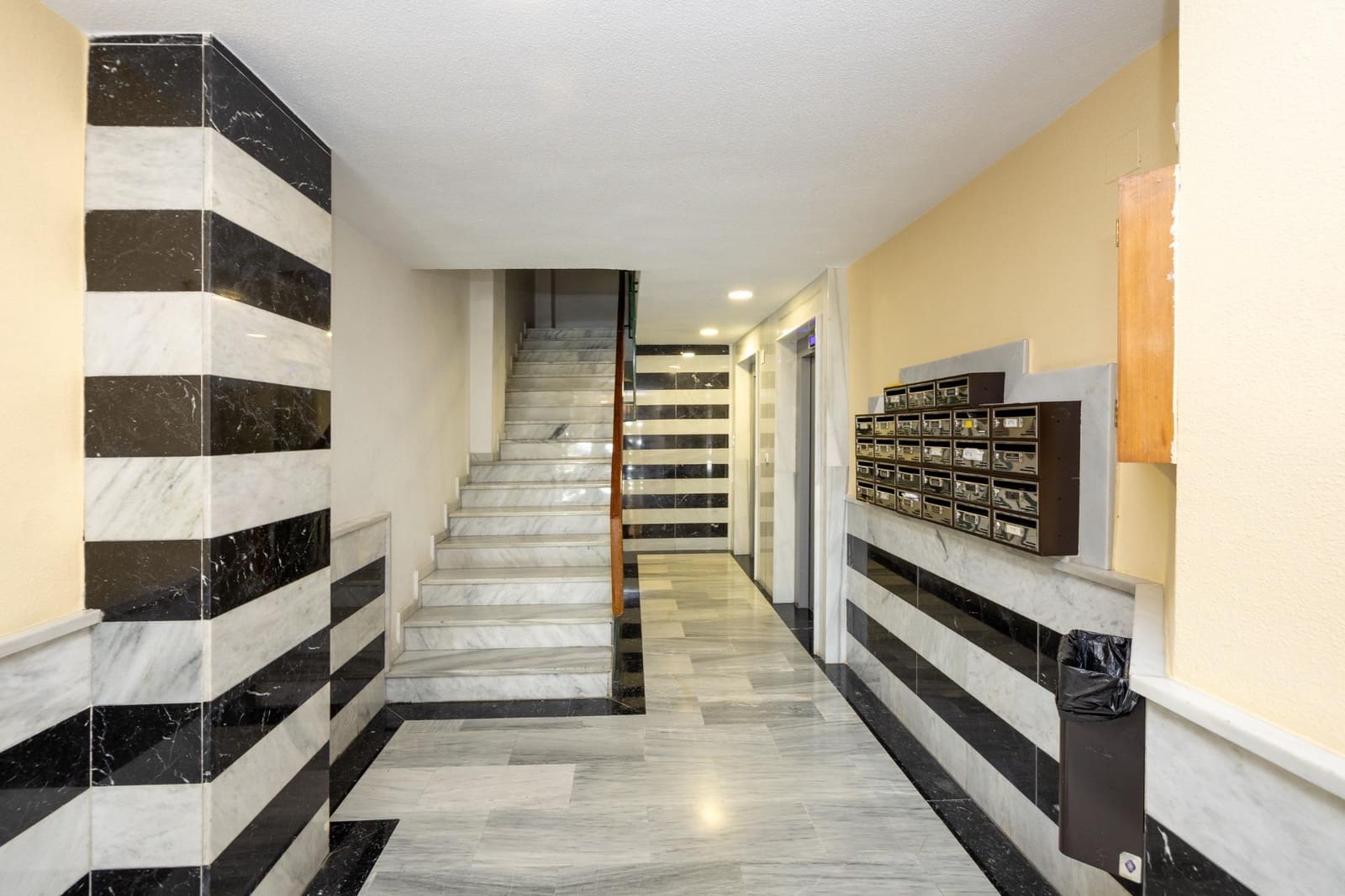 2 slaapkamer Flat te koop in Granada stad met garage - € 285.000 (Ref: 9997248)