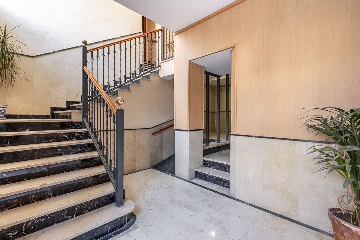 3 slaapkamer Flat te koop in Granada stad - € 260.000 (Ref: 9997249)