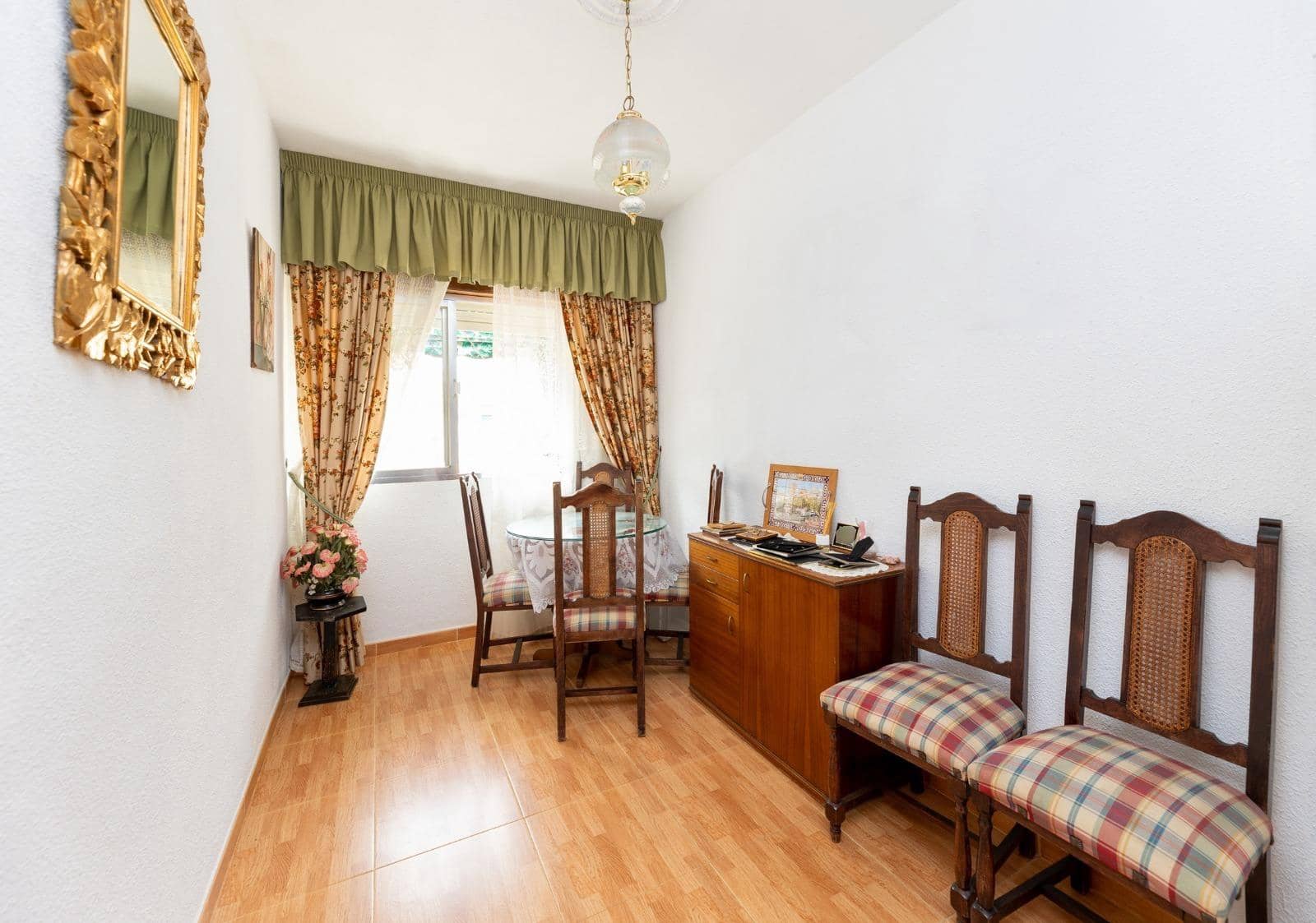 4 slaapkamer Flat te koop in Granada stad - € 253.000 (Ref: 9997252)