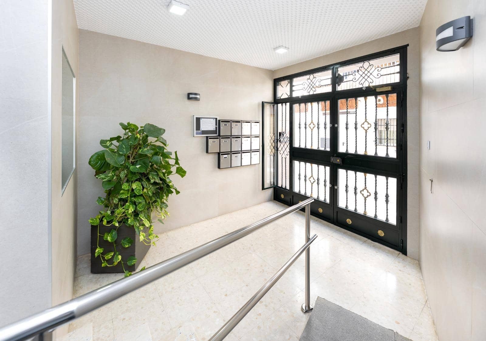 4 slaapkamer Flat te koop in Granada stad - € 253.000 (Ref: 9997252)