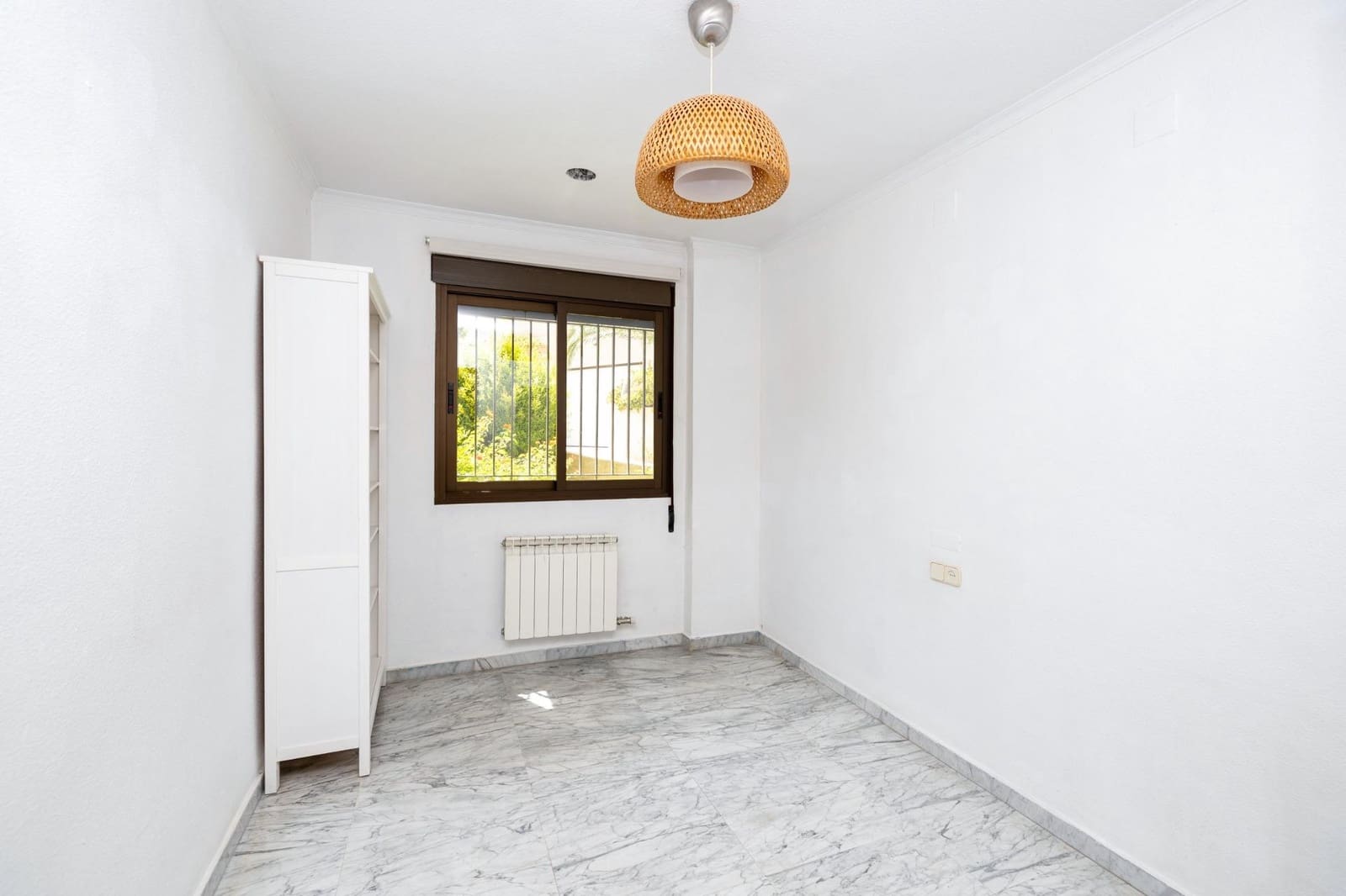 4 slaapkamer Flat te koop in Granada stad - € 369.000 (Ref: 9998942)
