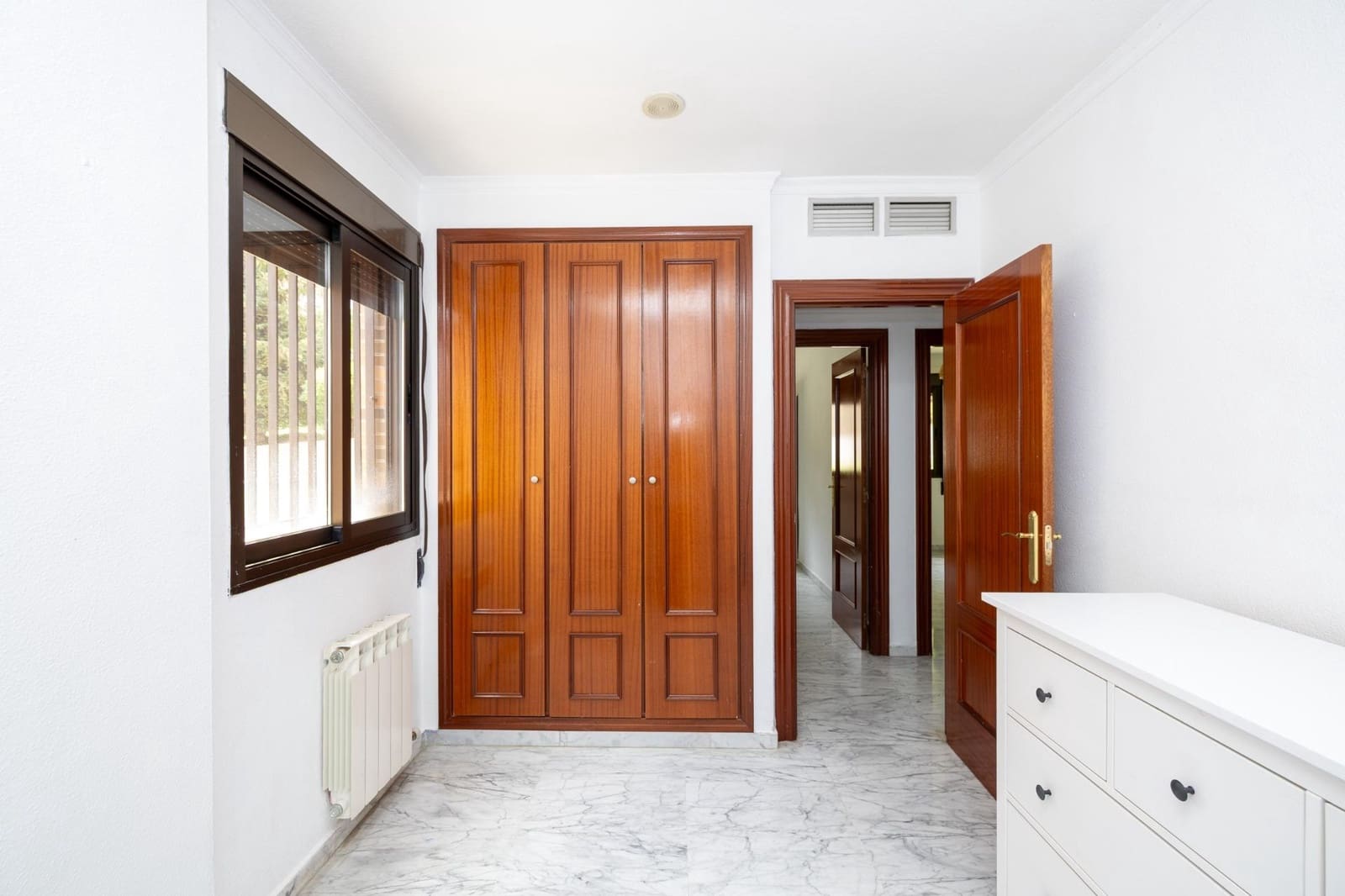 4 slaapkamer Flat te koop in Granada stad - € 369.000 (Ref: 9998942)