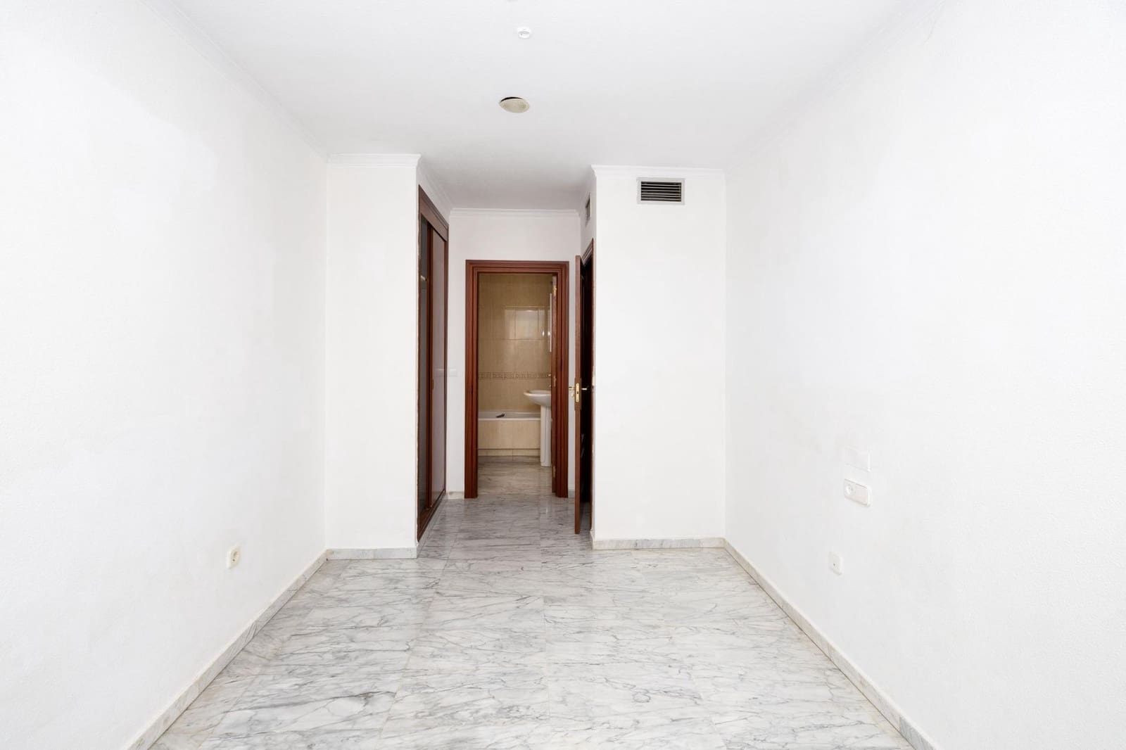 4 slaapkamer Flat te koop in Granada stad - € 369.000 (Ref: 9998942)