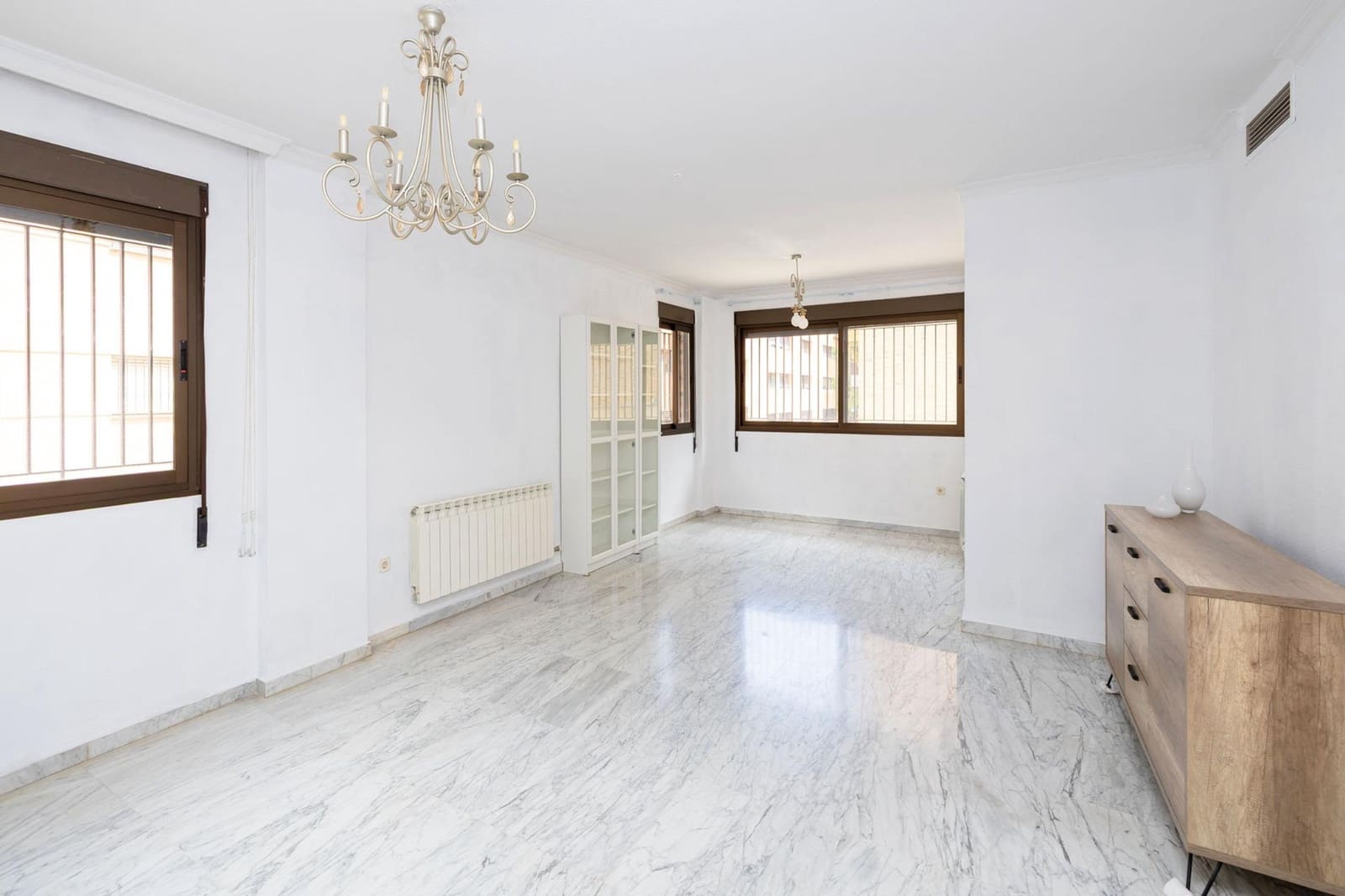 4 slaapkamer Flat te koop in Granada stad - € 369.000 (Ref: 9998942)