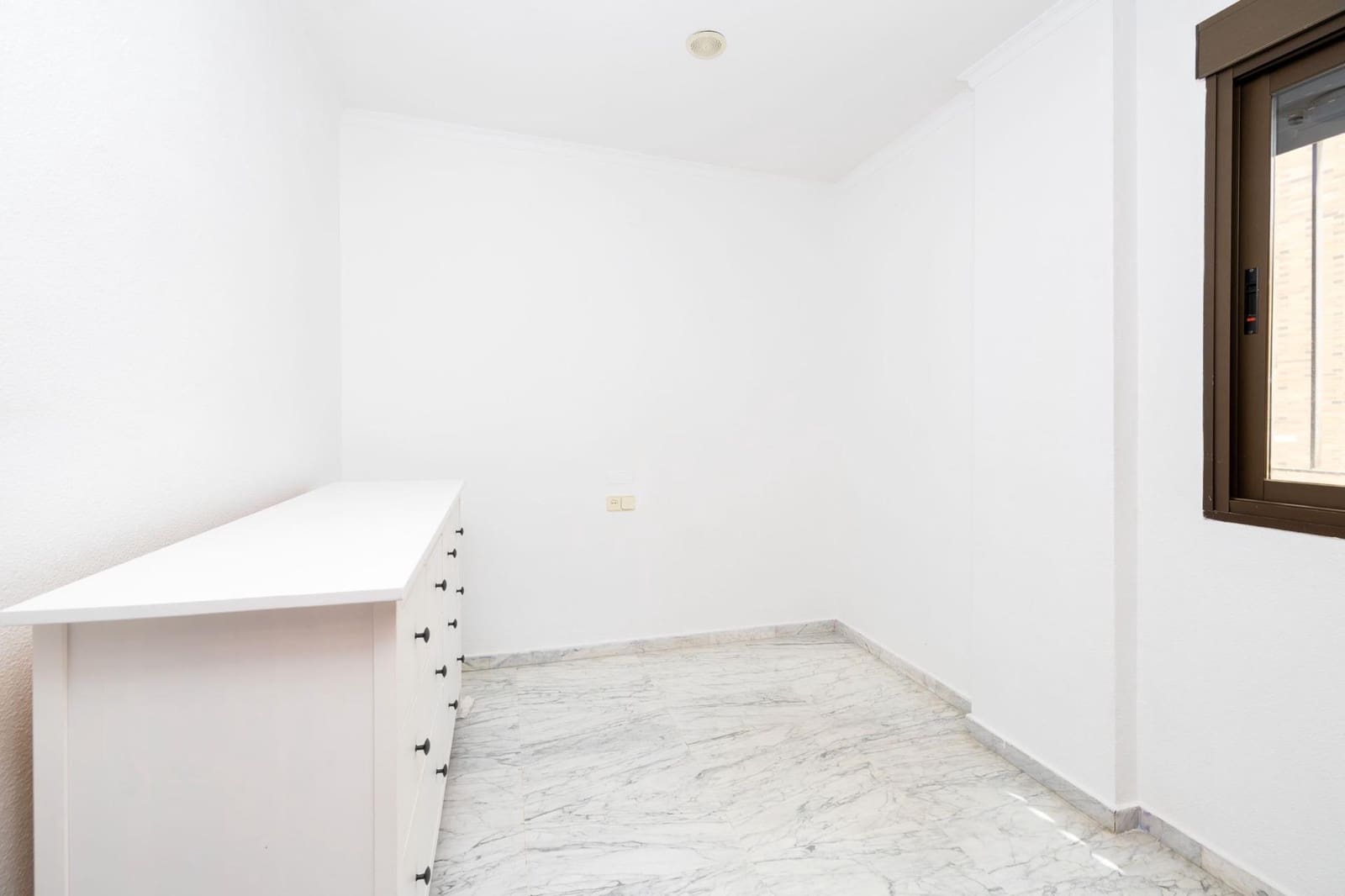 4 slaapkamer Flat te koop in Granada stad - € 369.000 (Ref: 9998942)