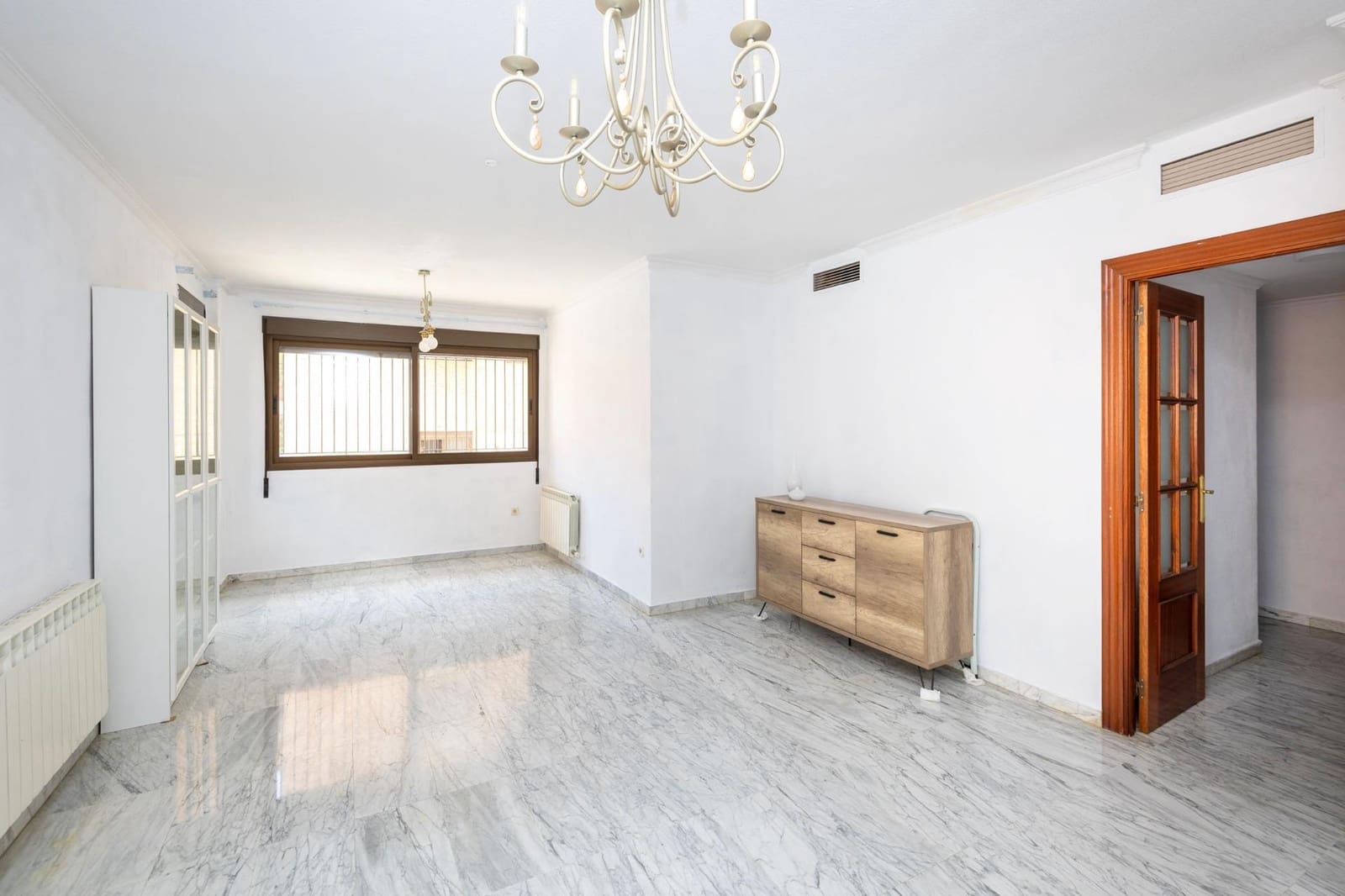 4 slaapkamer Flat te koop in Granada stad - € 369.000 (Ref: 9998942)