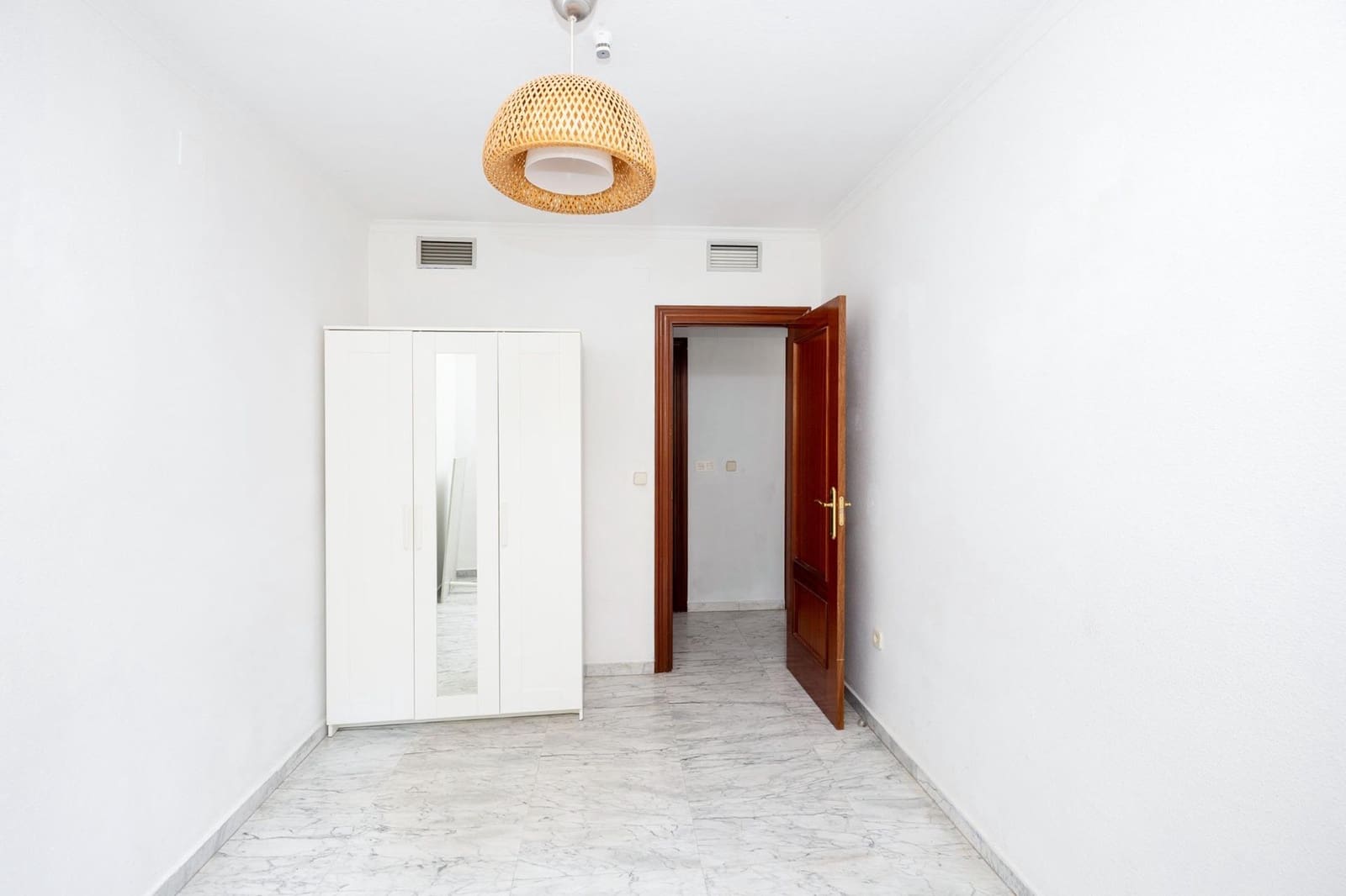 4 slaapkamer Flat te koop in Granada stad - € 369.000 (Ref: 9998942)