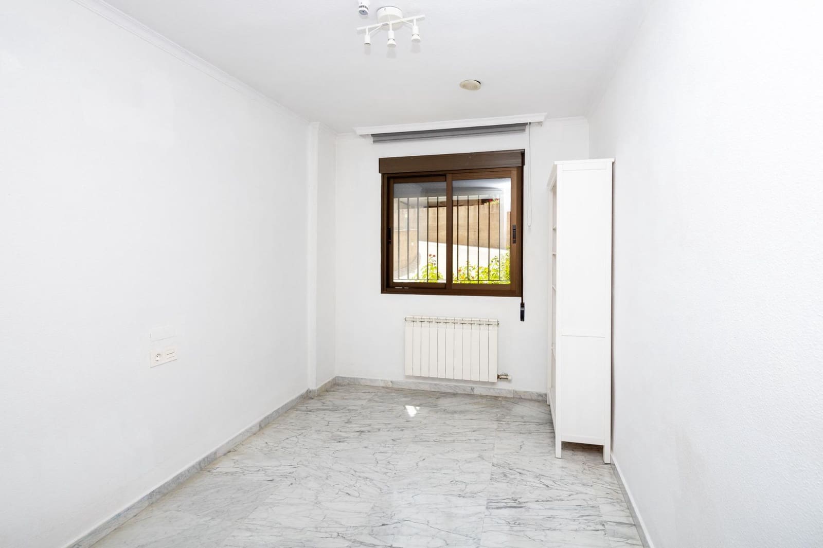 4 slaapkamer Flat te koop in Granada stad - € 369.000 (Ref: 9998942)