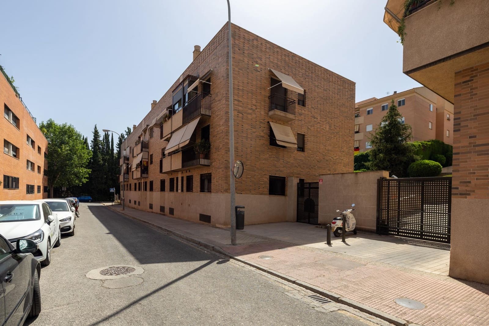 4 slaapkamer Flat te koop in Granada stad - € 369.000 (Ref: 9998942)