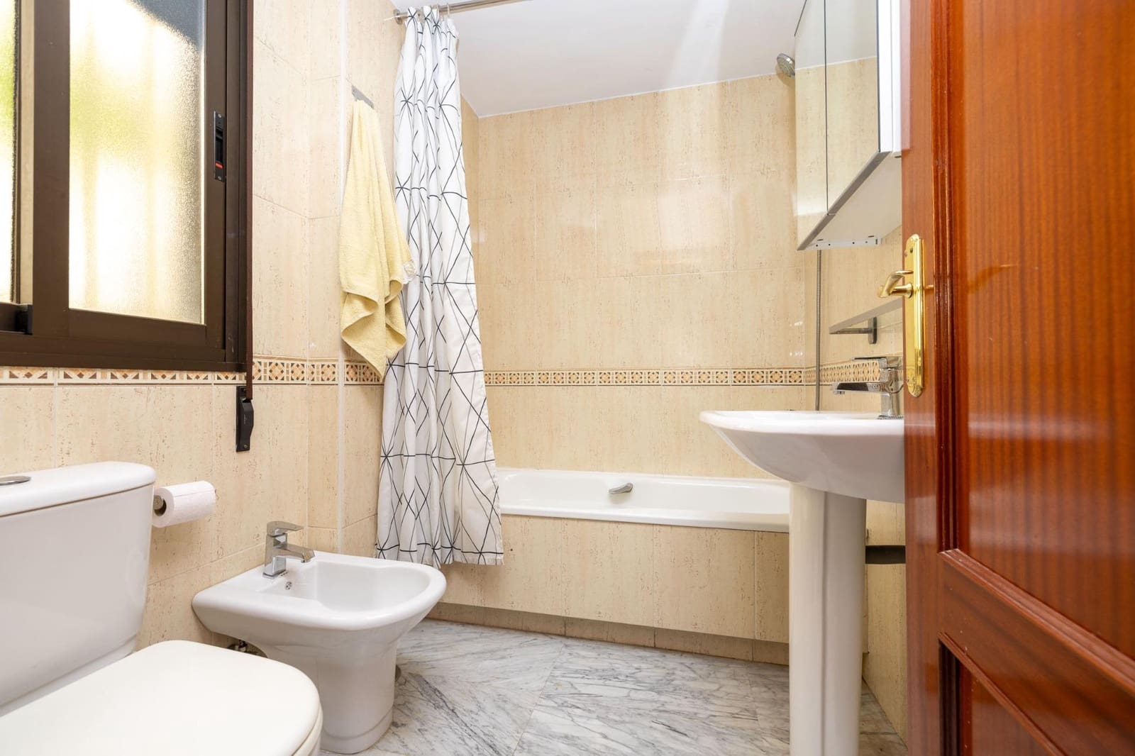 4 slaapkamer Flat te koop in Granada stad - € 369.000 (Ref: 9998942)