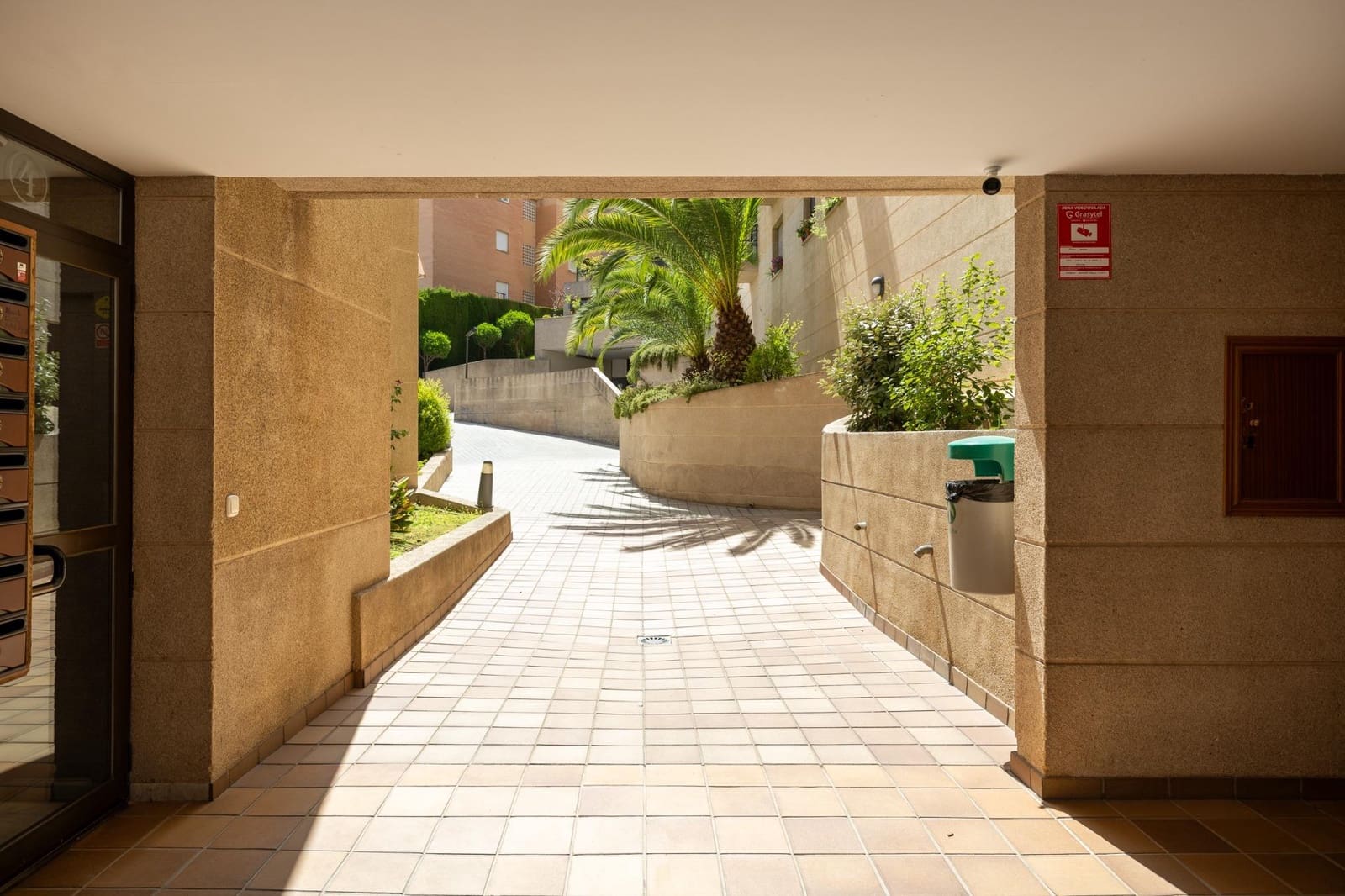 4 slaapkamer Flat te koop in Granada stad - € 369.000 (Ref: 9998942)