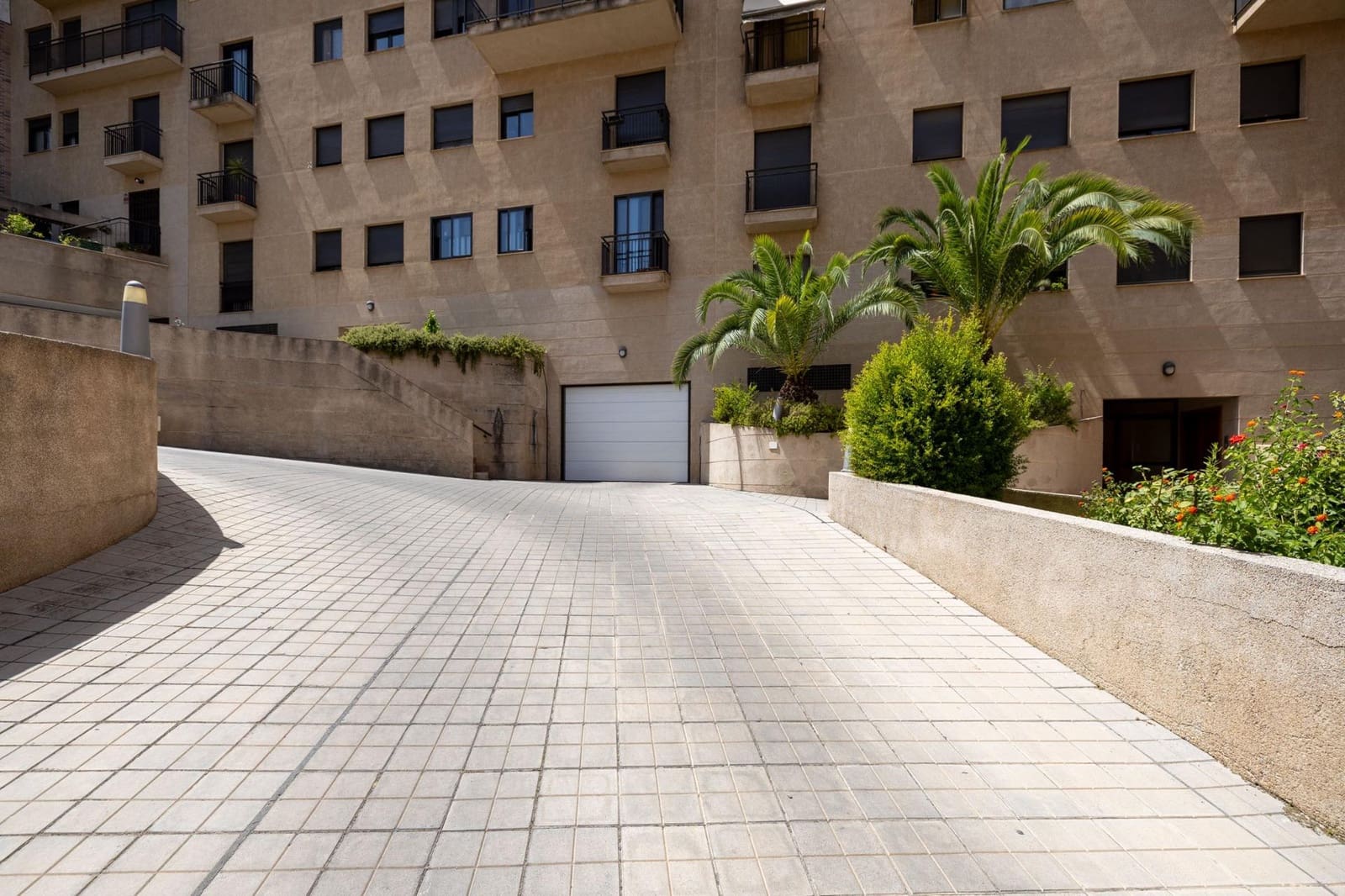 4 slaapkamer Flat te koop in Granada stad - € 369.000 (Ref: 9998942)