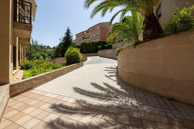 4 slaapkamer Flat te koop in Granada stad - € 369.000 (Ref: 9998942)